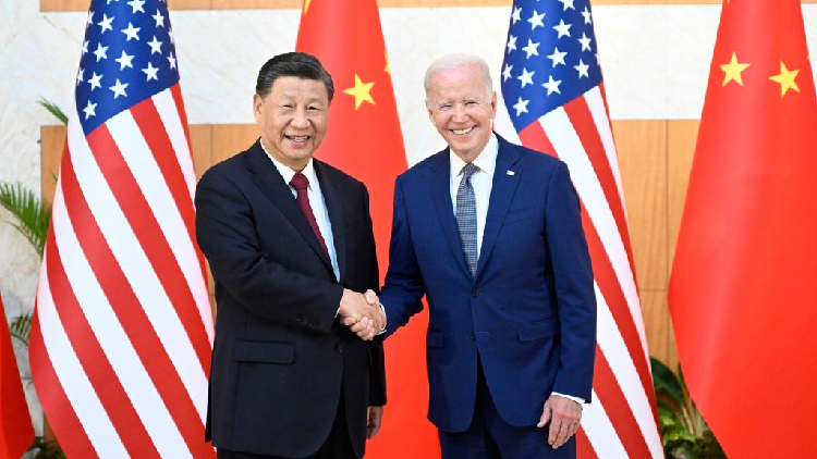 Chinese President Xi Jinping (L) meets with U.S. President Joe Biden upon request in Bali, Indonesia, November 14, 2022. /Xinhua