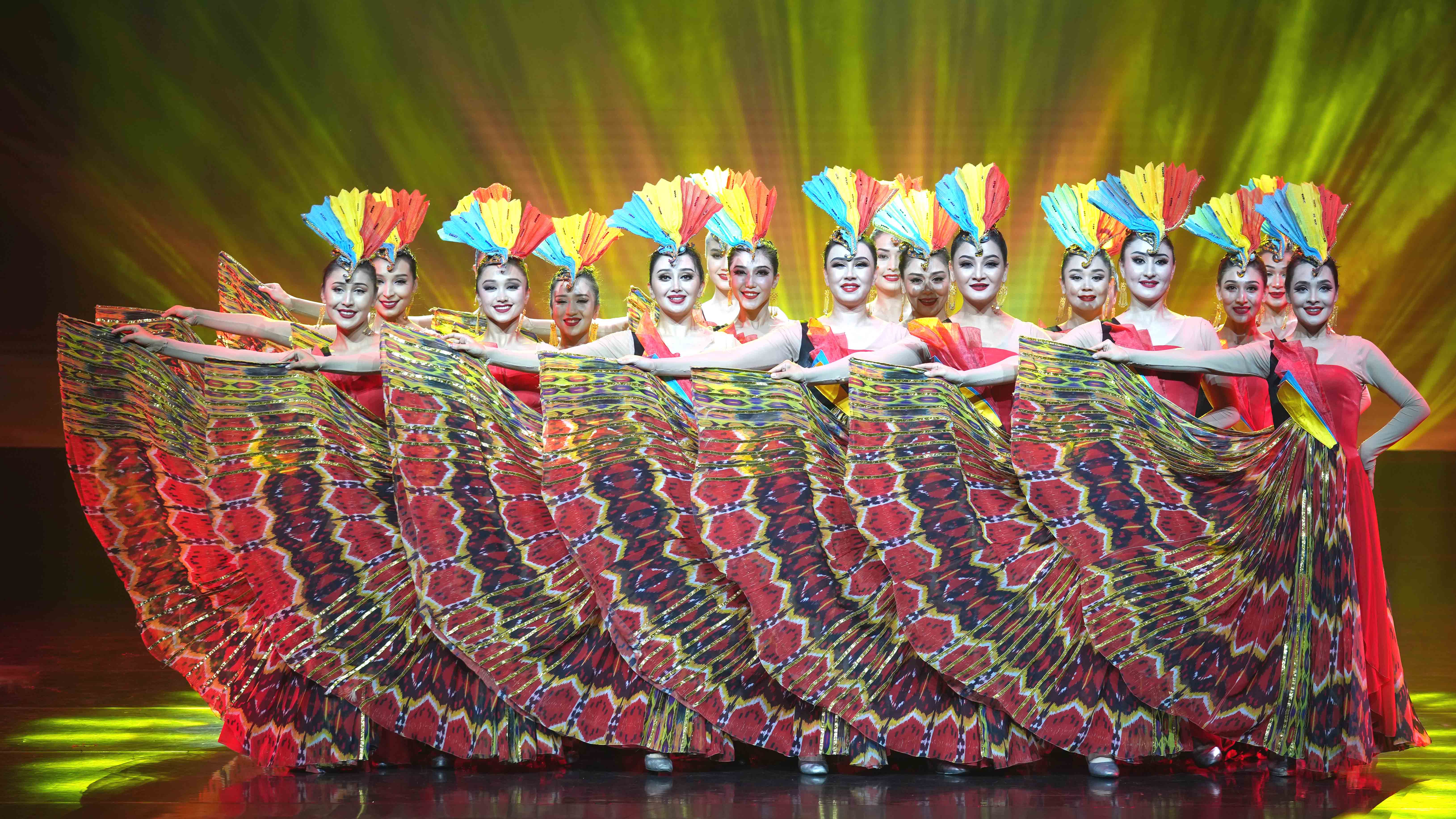 Xinyu Art Troupe stages Xinjiang-style show in Beijing