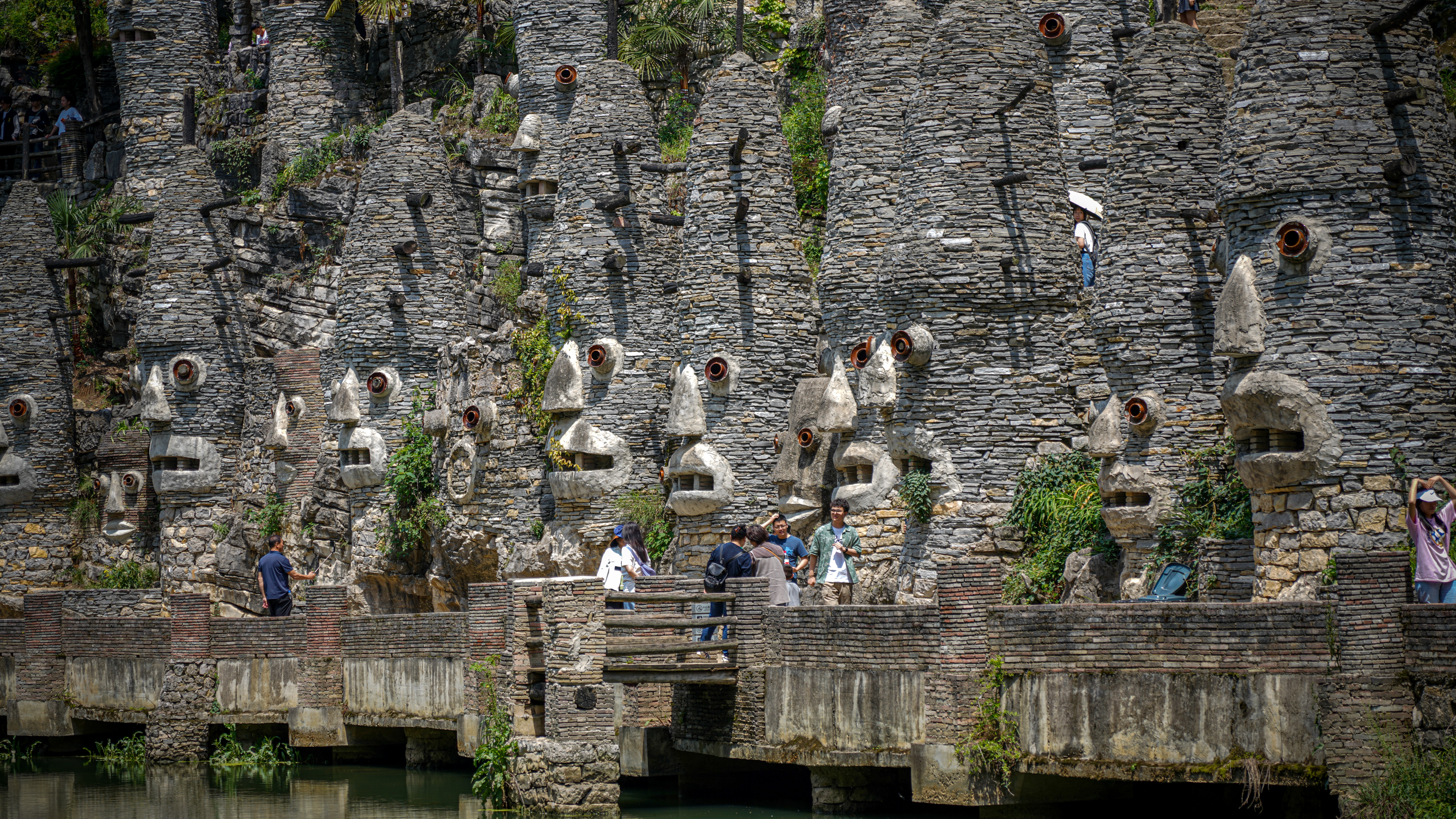 Sculptures featuring exaggerated human faces in the Yelang Valley in southwest China's Guizhou Province are shown in this photo taken on October 26, 2023. /IC