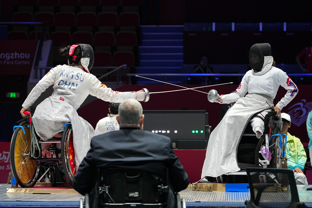 China and Thailand compete during the women's epee fencing team final at the 4th Asian Para Games in Hangzhou, Zhejiang Province, China, October 26, 2023. /CFP