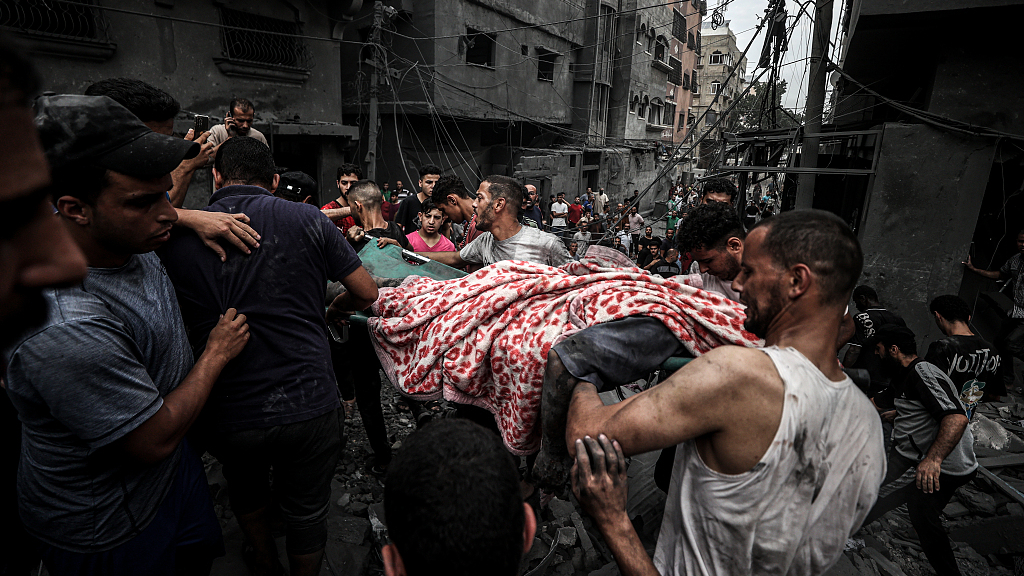 People carry injured and dead Palestinians from the rubbles of buildings after Israeli attacks on Al-Shati refugee camp of Gaza, October 27, 2023. /CFP
