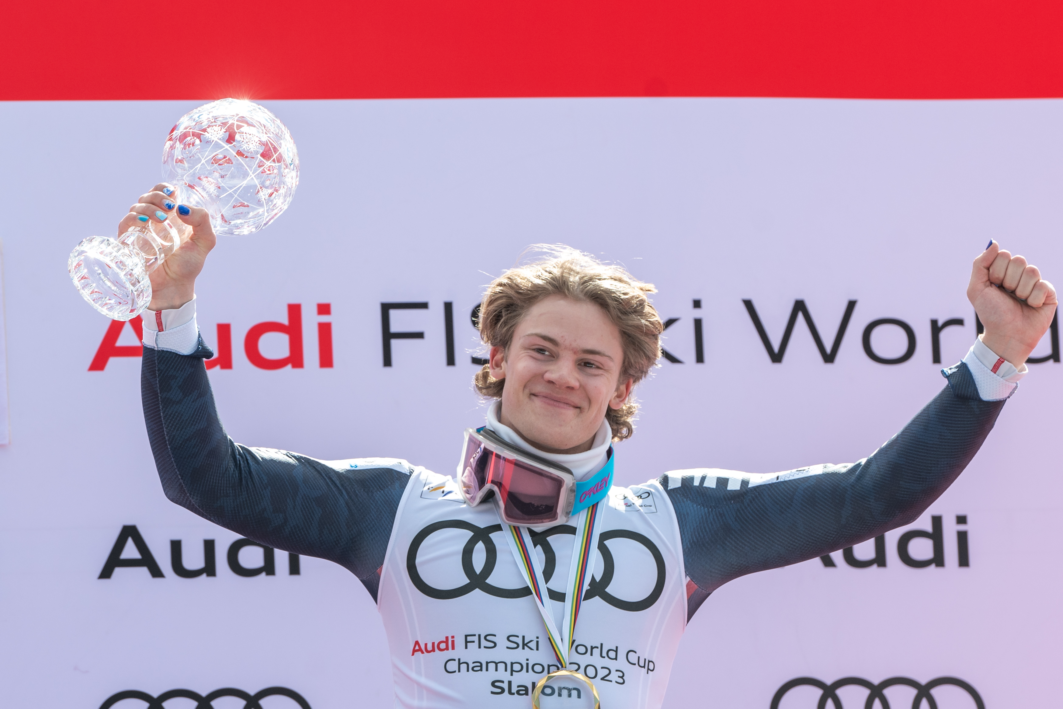 Lucas Braathen of Norway poses with the winner's trophy at the International Ski Federation Alpine Ski World Cup in Soldeu, Andorra, March 19, 2023. /CFP