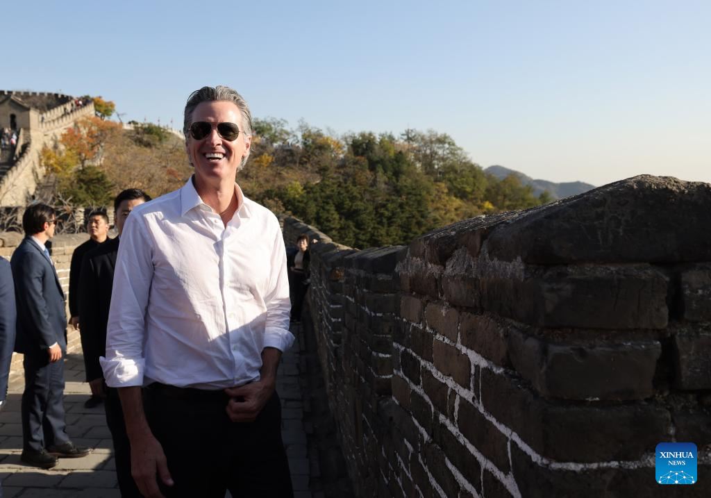 Gavin Newsom, governor of the U.S. state of California, visits the Mutianyu section of the Great Wall in Beijing, capital of China, October 26, 2023. /Xinhua