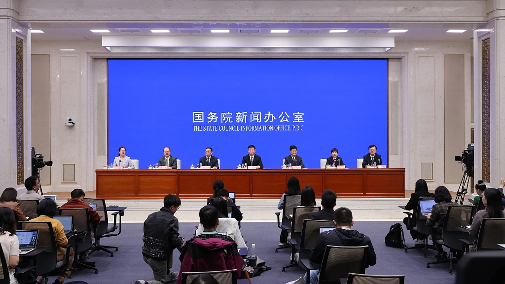 The State Council Information Office holds a regular policy briefing, introducing the new regulations to protect minors in cyberspace, October 27, 2023. /CFP