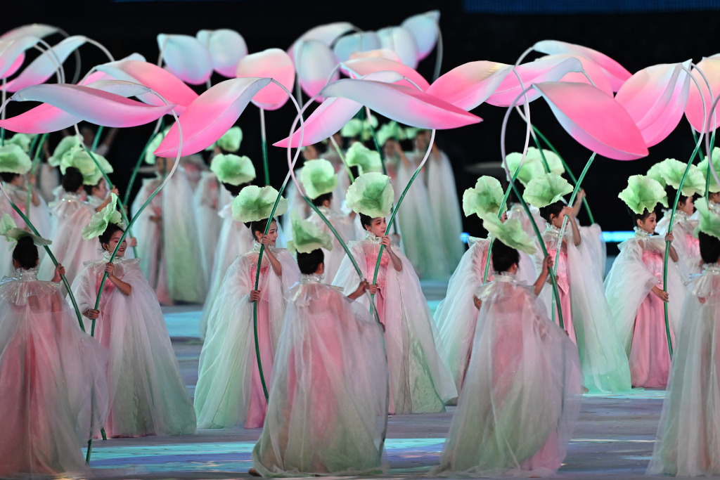 Artists perform on stage as part of the closing ceremony of the 4th Asian Para Games in Hangzhou, east China's Zhejiang Province, October 28, 2023. /CFP