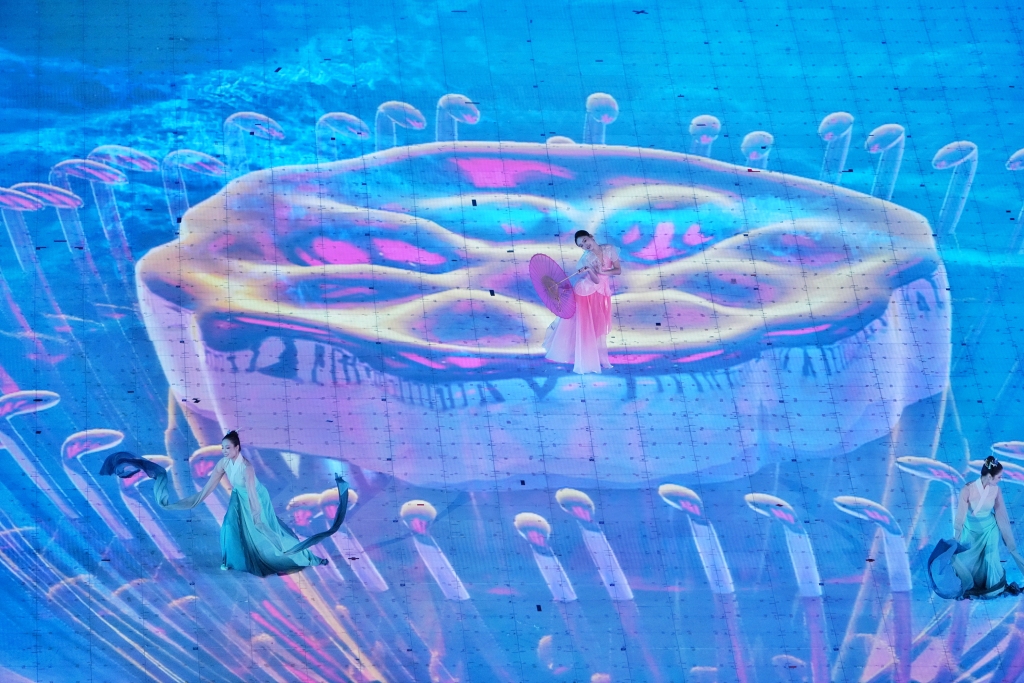 Artists perform on stage as part of the closing ceremony of the 4th Asian Para Games in Hangzhou, east China's Zhejiang Province, October 28, 2023. /CFP