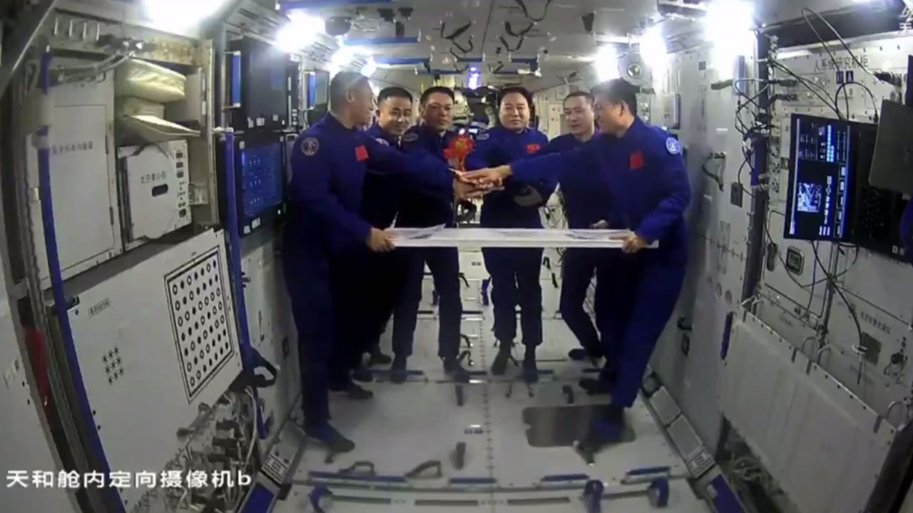 Astronaut crews of Shenzhou-16 and Shenzhou-17 conduct in-orbit handover, China Space Station, October 29, 2023. /CMG