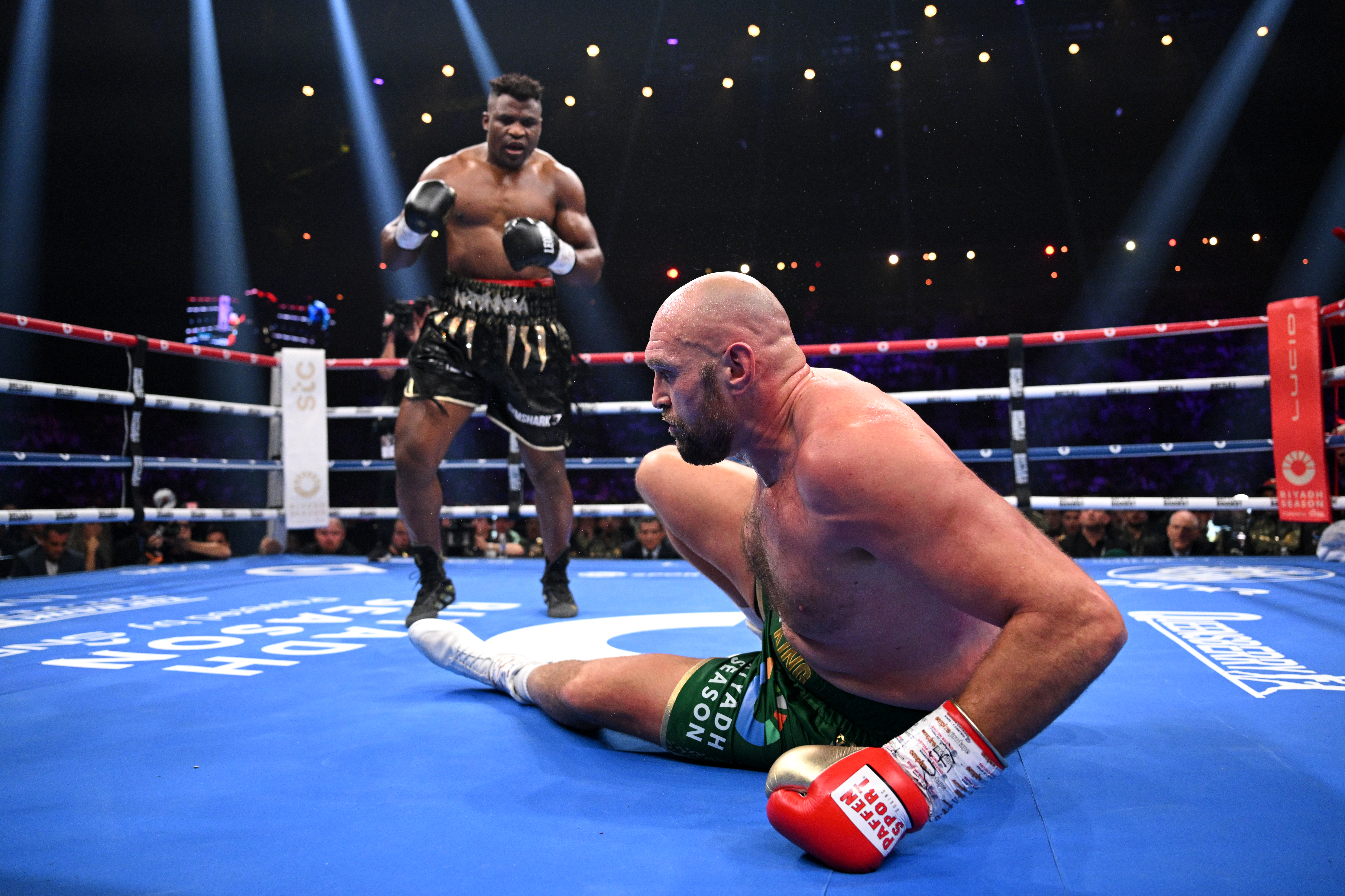 Cameroon-born Francis Ngannou (L) of France knocks down Tyson Fury of Britain in the heavyweight fight at Boulevard Hall in Riyadh, Saudi Arabia, October 28, 2023. /CFP