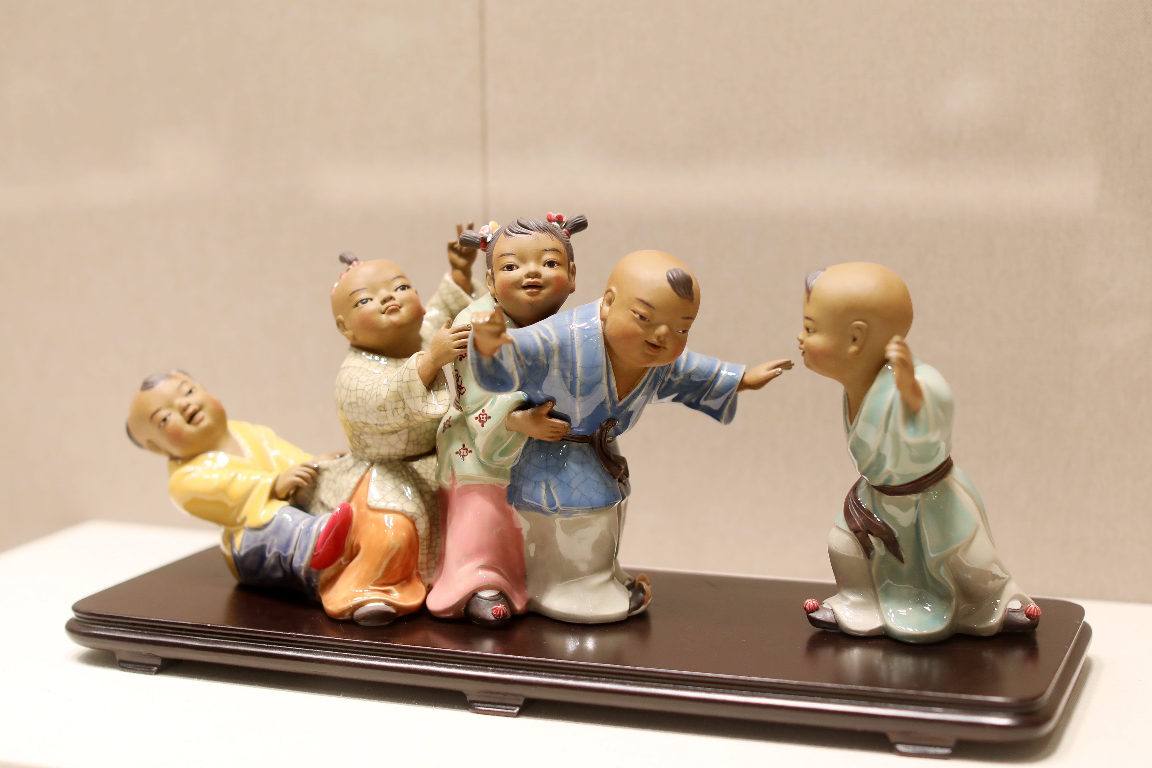 The photo taken on October 18, 2023, shows that some intricate ceramic figurines are on display at an exhibition in Foshan City, Guangdong Province. /IC 