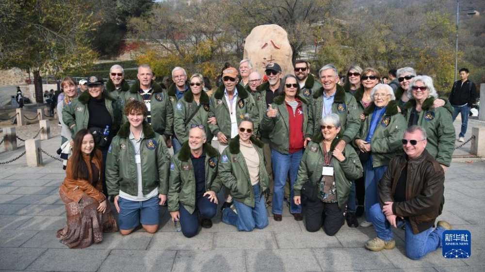 Flying Tiger veteran Harry Moyer and a delegation of the Sino-American Aviation Heritage Foundation pose for a group photo in Beijing, October 29, 2023. /Xinhua