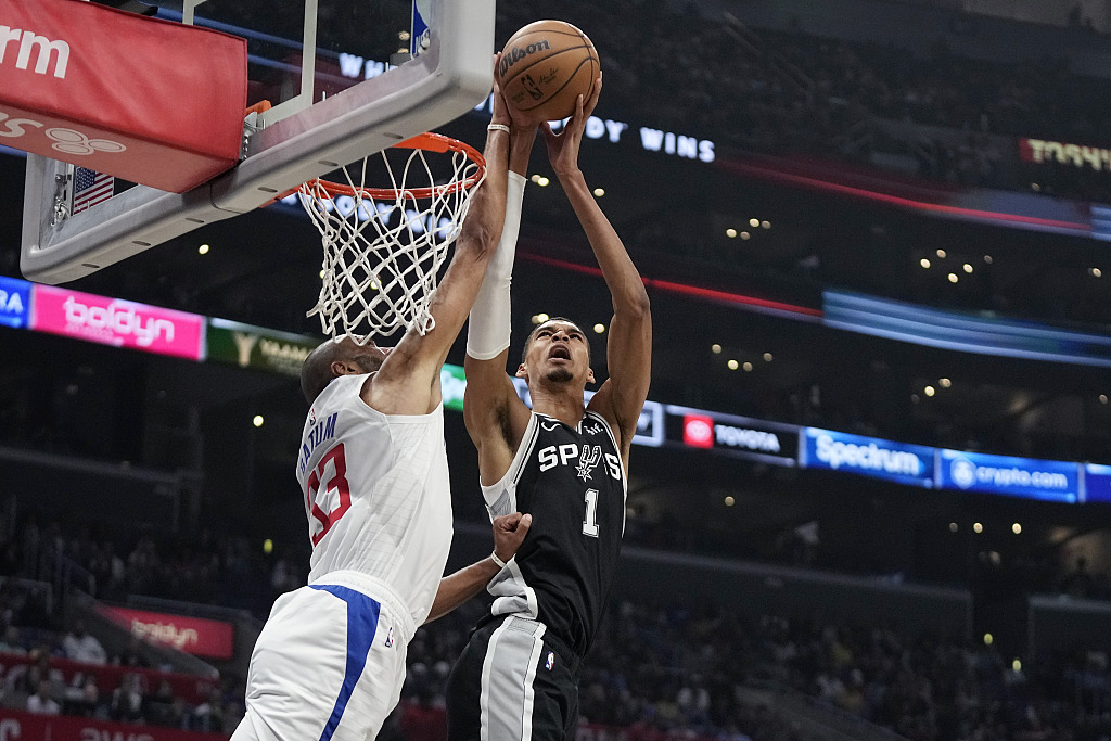 Nicolas Batum (L) of the Los Angeles Clippers blocks a shot by Victor Wembanyama of the San Antonio Spurs in the game at Crypto.com Arena in Los Angeles, California, October 29, 2023. /CFP