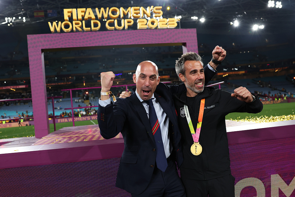 Luis Rubiales (L), former president of the Spanish Football Association, and Jorge Vilda, former manager of Spain, celebrate after the 1-0 win over England in the FIFA Women's World Cup final in Sydney, Australia, August 20, 2023. /CFP