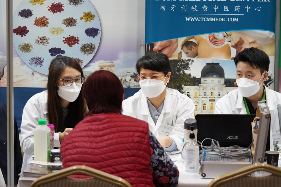 TCM professionals respond to inquiries of a Hungarian citizen during the 2023 World Traditional Chinese Medicine Day Free Consultation event in Budapest, Hungary, October 28, 2023. /Xinhua