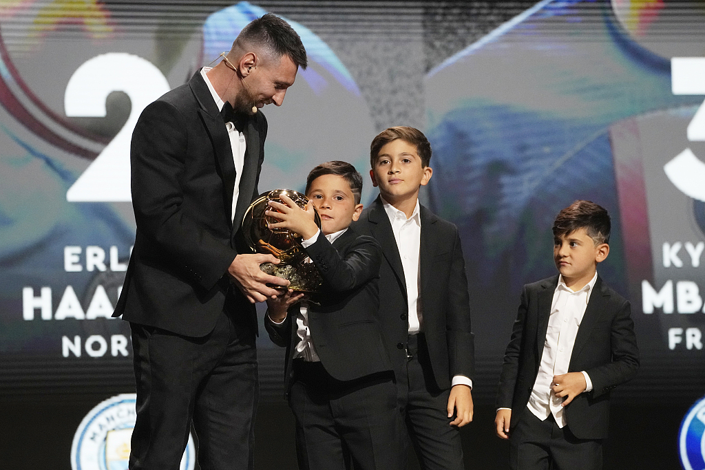 Lionel Messi celebrates with his children after receiving the 2023 Ballon d'Or during the award ceremony at Theatre du Chatelet in Paris, France, October 30, 2023. /CFP