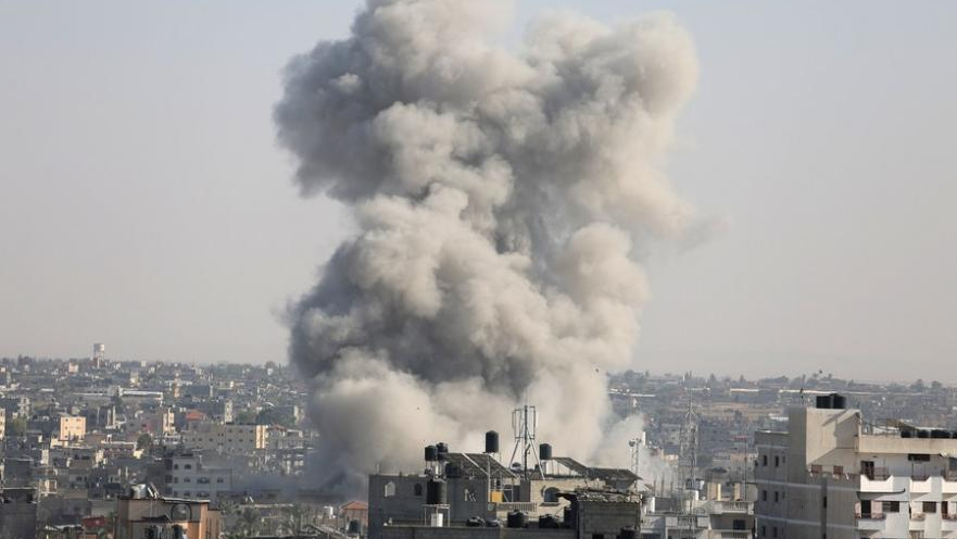 Smoke rises following an Israeli airstrike in the southern Gaza Strip city of Rafah, October 26, 2023. /Xinhua