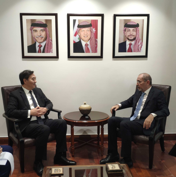 Zhai Jun (L), special envoy of the Chinese government on the Middle East issue, meets with Ayman Safadi, Jordan's deputy prime minister and foreign minister, in Jordan, October 30, 2023. /Chinese Foreign Ministry