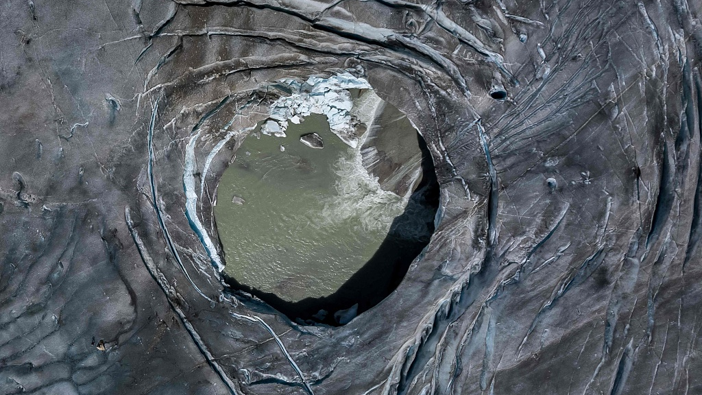 An image of the hole in a part of the Rhone Glacier due to the melting of the glacier, Gletsch, Swiss Alps, August 24, 2023. /CFP