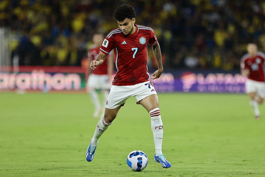 Luis Diaz of Colombia dribbles the ball during a World Cup 2026 qualifier at Rodrigo Paz Delgado Stadium in Quito, Ecuador, October 17, 2023. /CFP