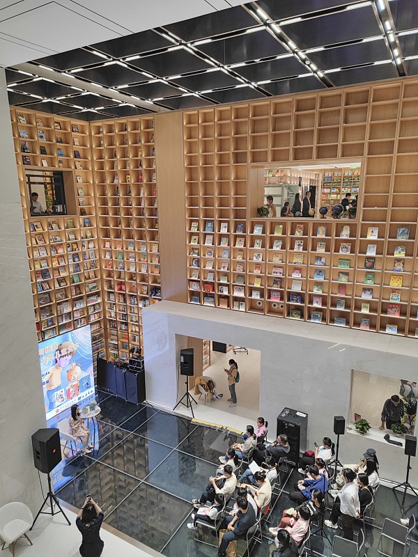 People take part in a cultural event at the Shanghai Book Mall, Shanghai, October 28, 2023. /CFP