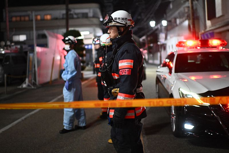 Firefighters stand near the area around a post office in Warabi city, Saitama Prefecture, Japan, October 31, 2023. /CFP