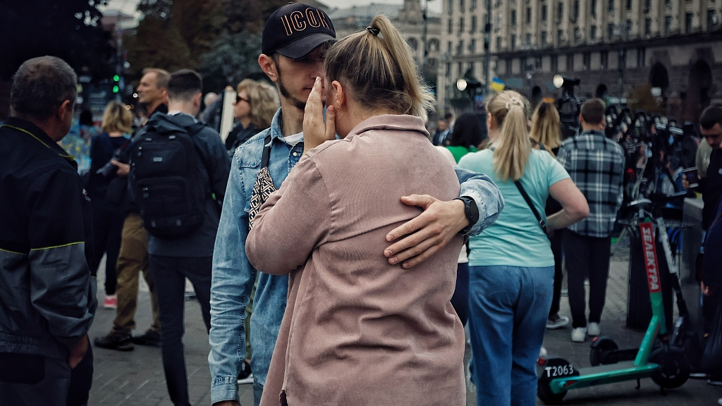 A man hugs a crying woman in Kyiv, Ukraine, on Ukraine Defender Day, which honors veterans and fallen soldiers, October 1, 2023. /CFP