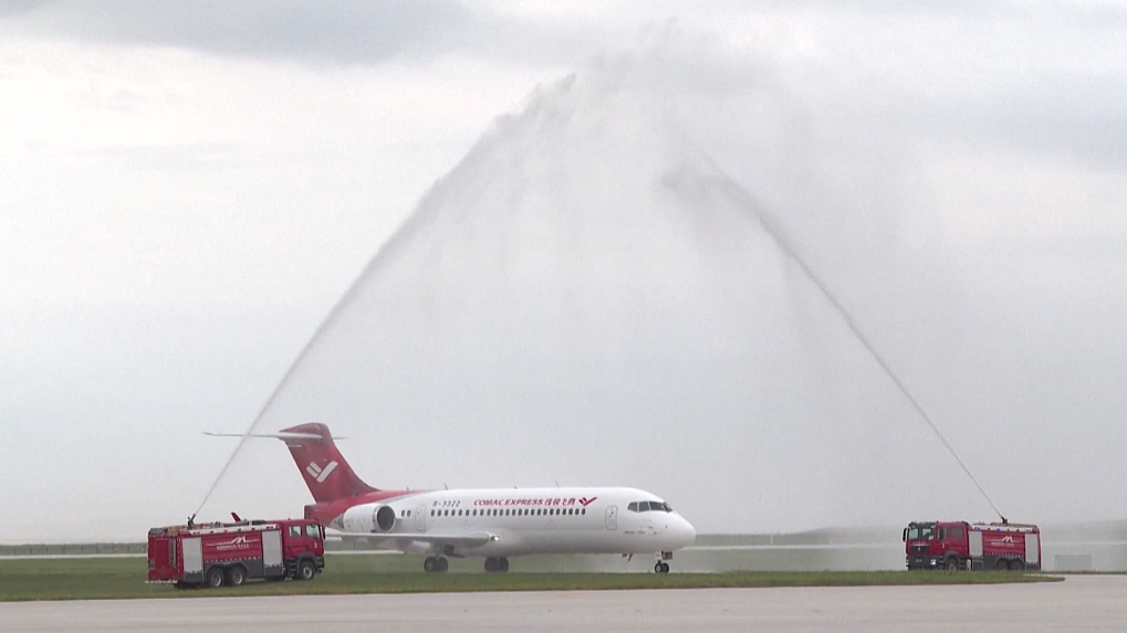 An ARJ21 plane at Xinjiang Uygur Autonomous Region, northwest China. /CFP