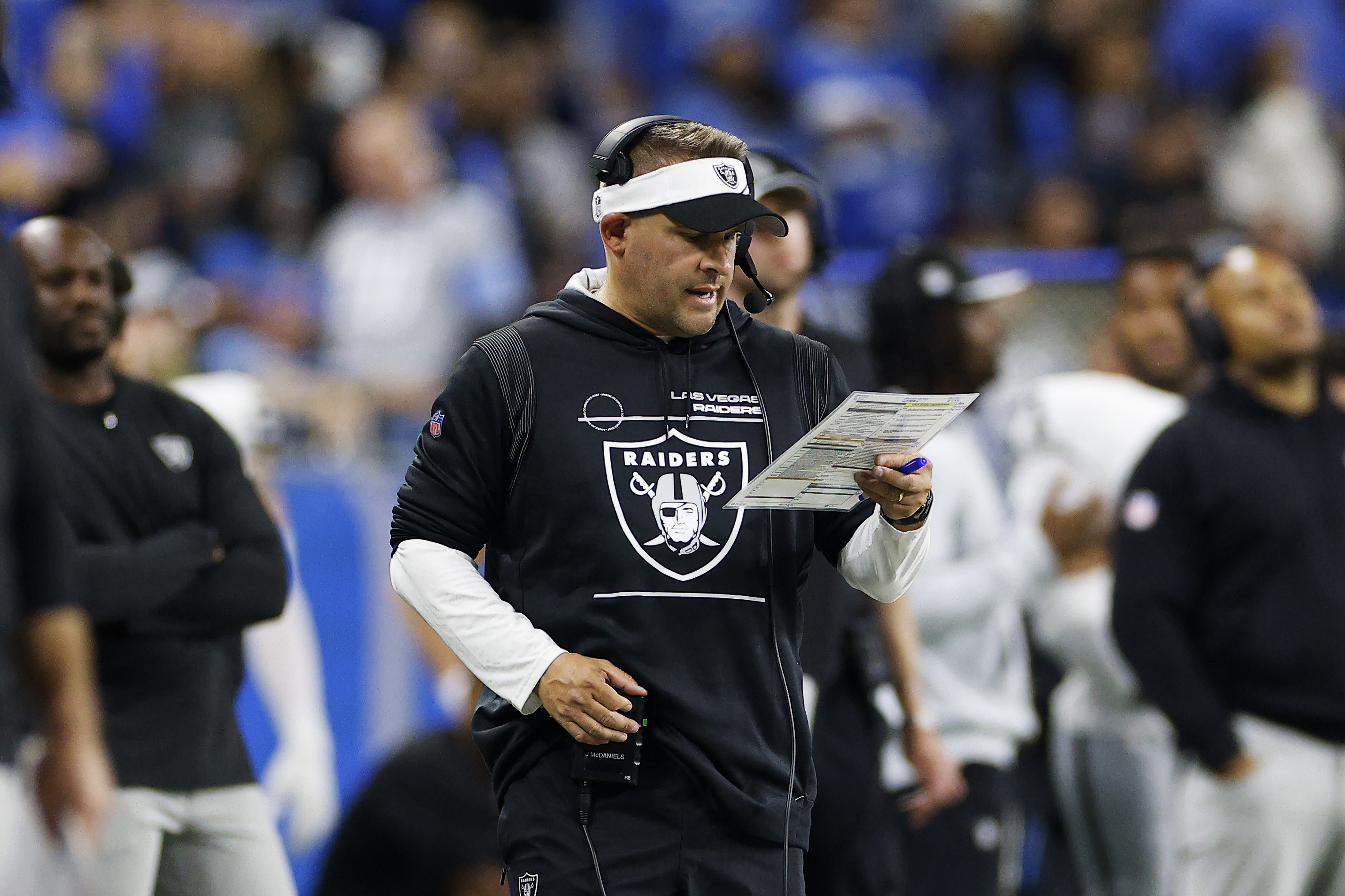 Josh McDaniels, head coach of the Las Vegas Raiders, looks on during the game against the Detroit Lions at Ford Field in Detroit, Michigan, October 30, 2023. /CFP 