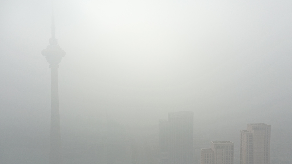 Tianjin issued a yellow warning of heavy fog on October 31, 2023. /CFP