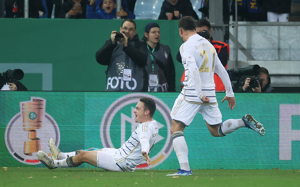 Patrick Sontheimer (L) of Saarbrucken celebrates with teammate Fabio Di Michele Sanchez after scoring the team's first goal against Bayern Munich at Ludwigsparkstadion in Saarbruecken, Germany, November 1, 2023. /CFP