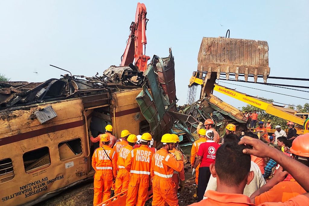 Members of the National Disaster Response Force conduct rescue operations at the site of a train crash in the Vizianagaram district of India's Andhra Pradesh state, October 30, 2023. /CFP