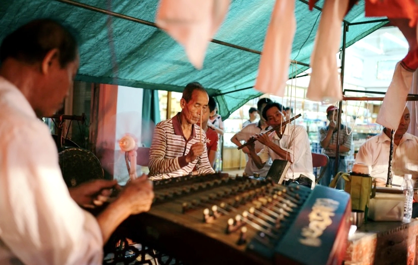 An opera troupe performs the Hainan Doll Opera. /Photo provided to CGTN