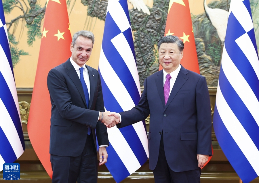 Chinese President Xi Jinping meets with Greek Prime Minister Kyriakos Mitsotakis at the Great Hall of the People in Beijing, China, November 3, 2023. /Xinhua