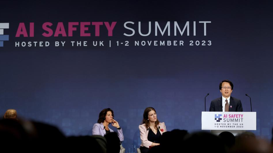 Wu Zhaohui (R), China's vice minister of science and technology, addresses at the AI Safety Summit 2023 in Bletchley Park, Buckinghamshire, Britain, November 1, 2023. /Xinhua
