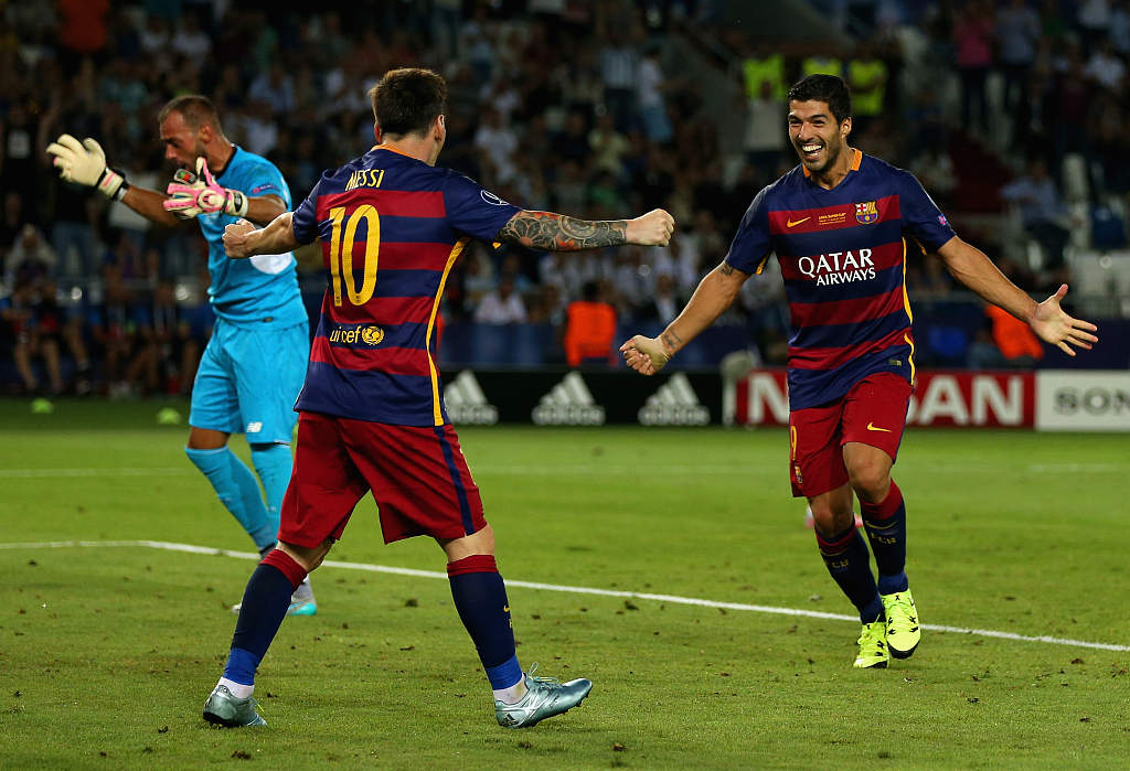 Barcelona's Lionel Messi (#10) and Luis Suarez score during the UEFA Super Cup match against Sevilla at Dinamo Stadium in Tbilisi, Georgia on August 11, 2015 Celebrating after the ball.  /CFP