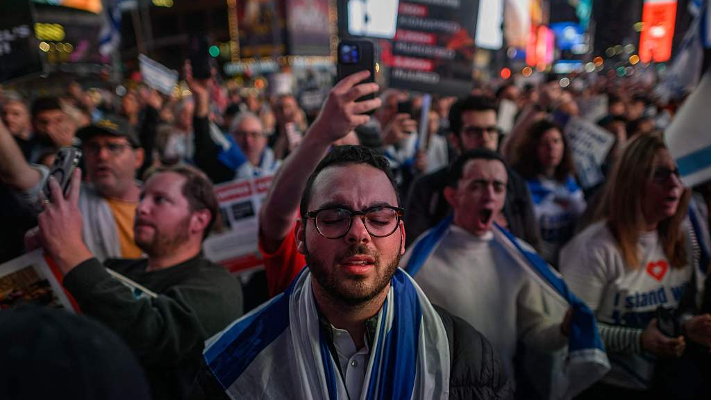 Members of the Jewish community and supporters of Israel attend a rally calling for the release of hostages held by Hamas, in Times Square, New York, U.S., October 19, 2023. /CFP