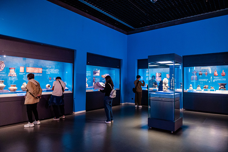 La gente visita la exposición sobre la civilización mexicana en el Museo Provincial de Liaoning en la ciudad de Shenyang, provincia de Liaoning, el 26 de octubre de 2023. /CFP