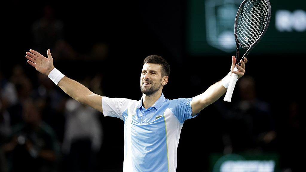 Novak Djokovic celebrates winning the ATP Paris Master semifinal in Paris, France, November 4, 2023. /CFP