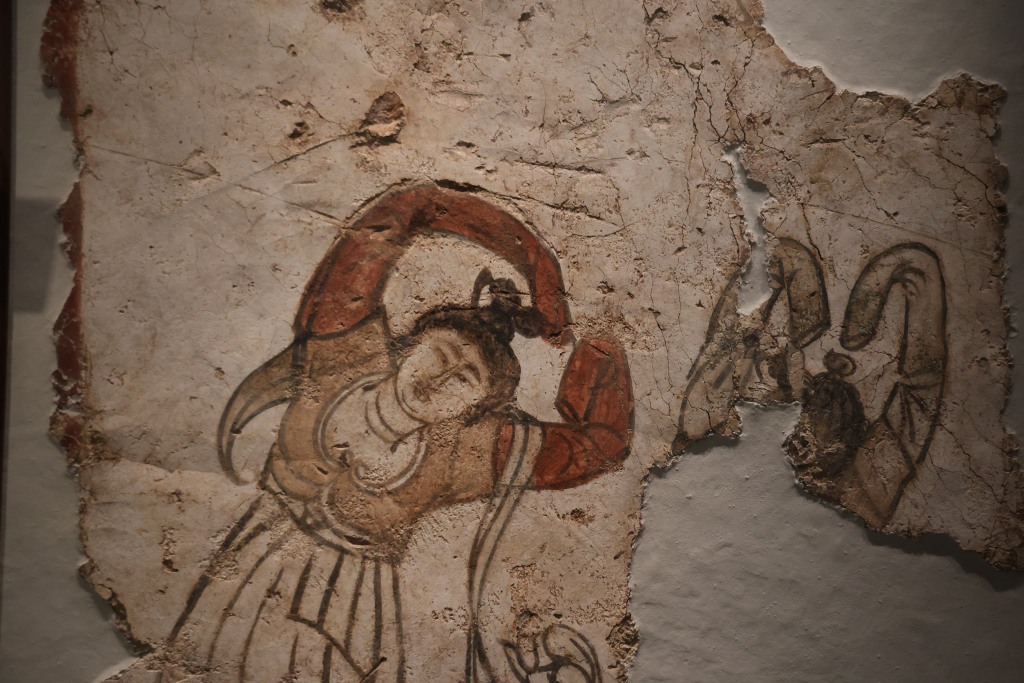 A section of an ancient mural is on display at a museum in Xi'an, Shaanxi Province, November 2, 2023. Incomplete as this mural dating back to the Tang Dynasty (618-907) is, it vividly depicts a female dancer making a pose that resembles the popular modern-day arm-heart gesture. /CFP