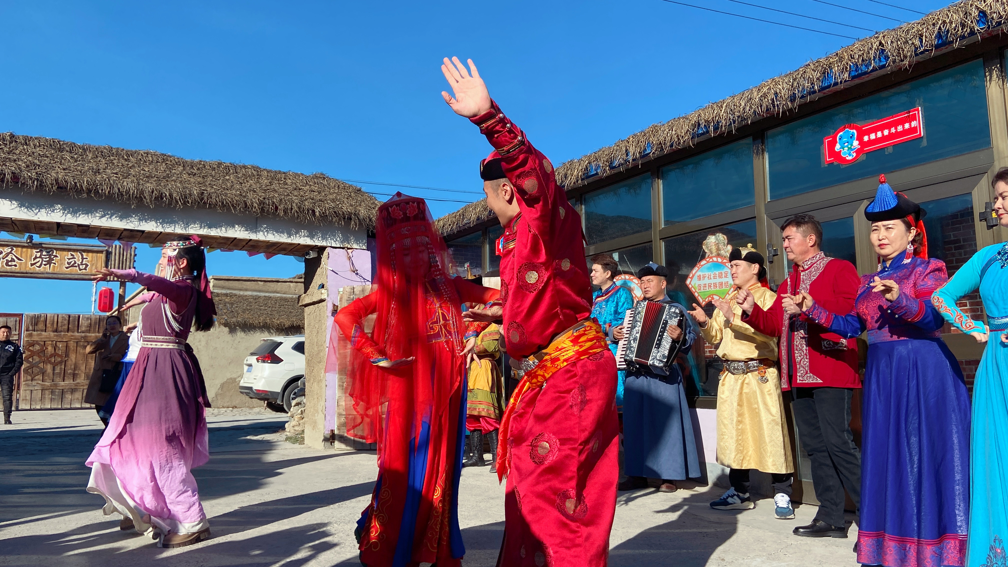 Locals dress in traditional attire to showcase the cultures present in Bogdal Village, Xinjiang.
/CGTN