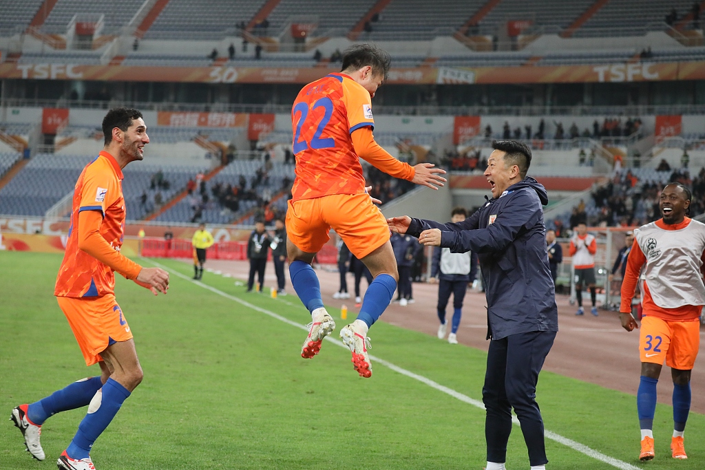 Li Yuanyi (C) of Shandong Taishan jumps to celebrate after scoring the opening goal against Incheon United during the AFC Champions League group match in Jinan, east China's Shandong Province, November 7, 2023. /CFP