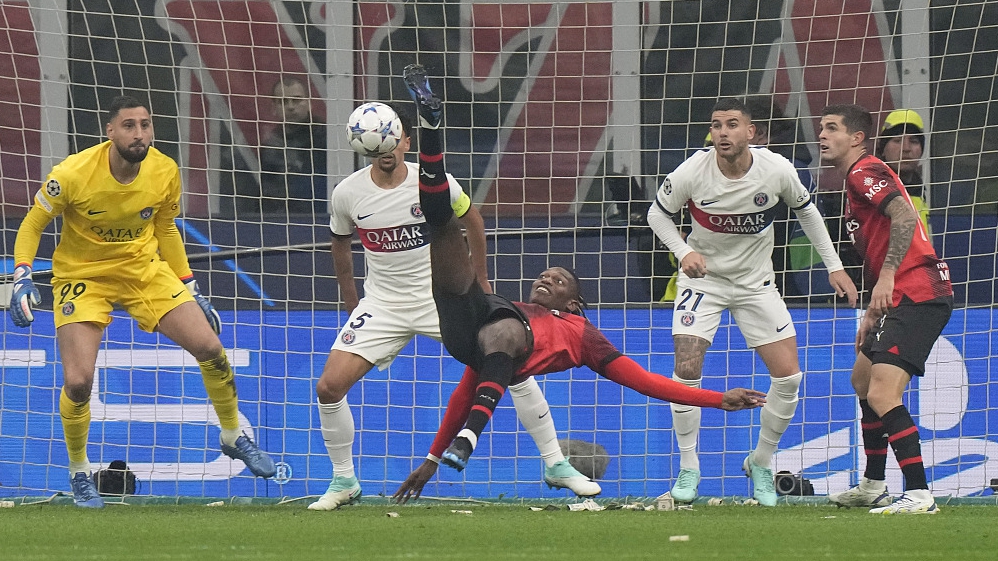 AC Milan's Rafael Leao (C) scores his side's opening goal with an overhead kick during their Champions League match at the San Siro stadium in Milan, Italy, November 7, 2023. /CFP
