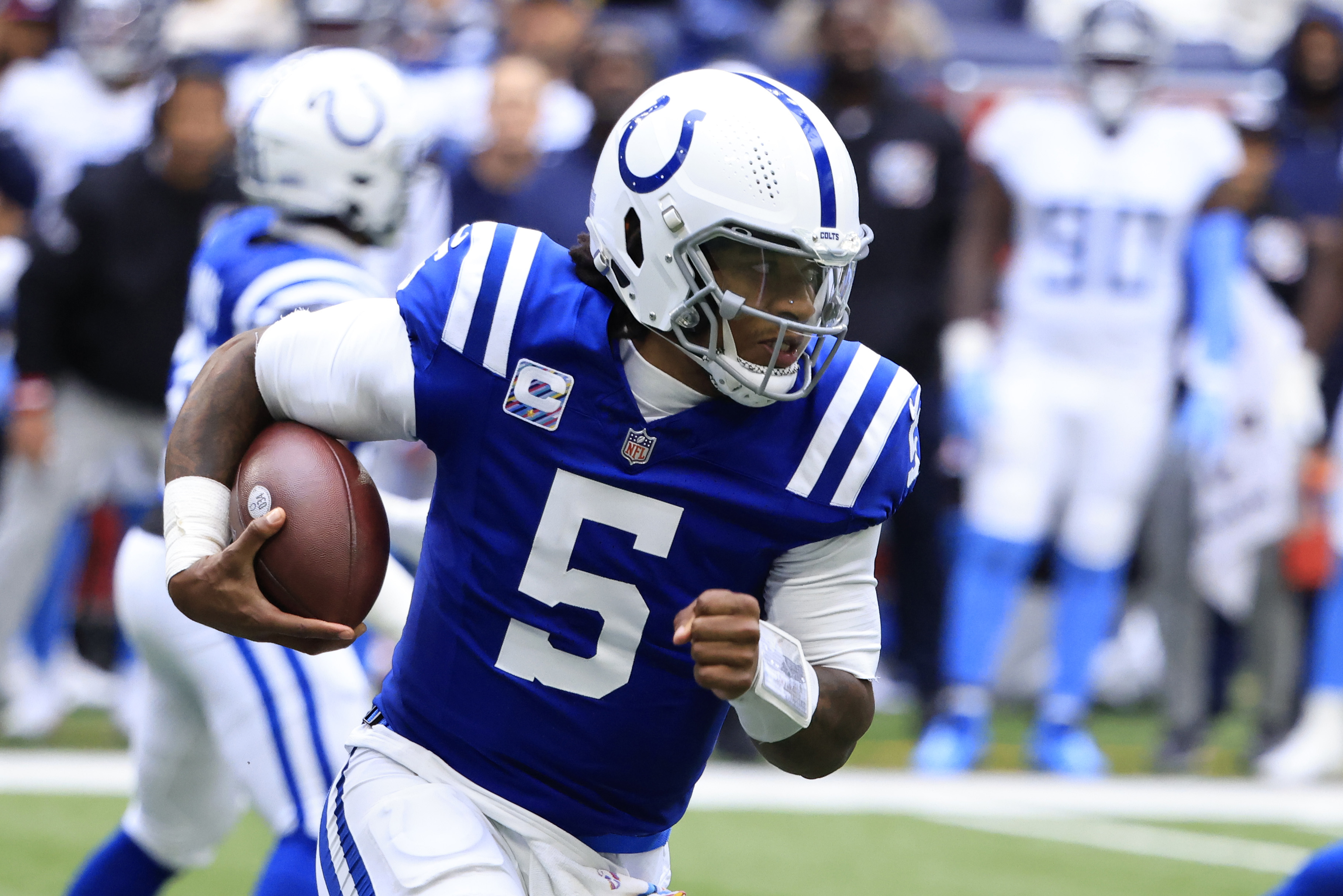 Quarterback Anthony Richardson of the Indianapolis Colts runs with the ball in the game against the Tennessee Titans at Lucas Oil Stadium in Indianapolis, Indiana, October 8, 2023. /CFP 