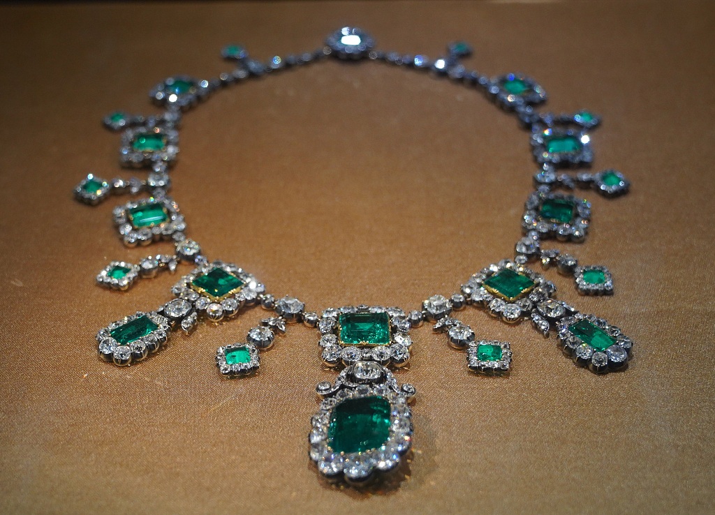 A photo taken on November 8, 2023, shows an emerald and diamond necklace displayed at the China International Import Expo in Shanghai, China. /CFP