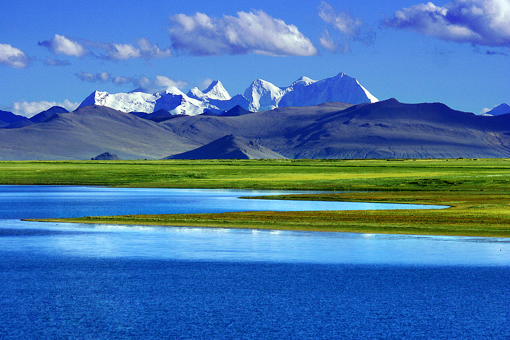A view of Yamdrok Lake in southwest China's Xizang Autonomous Region. /CFP