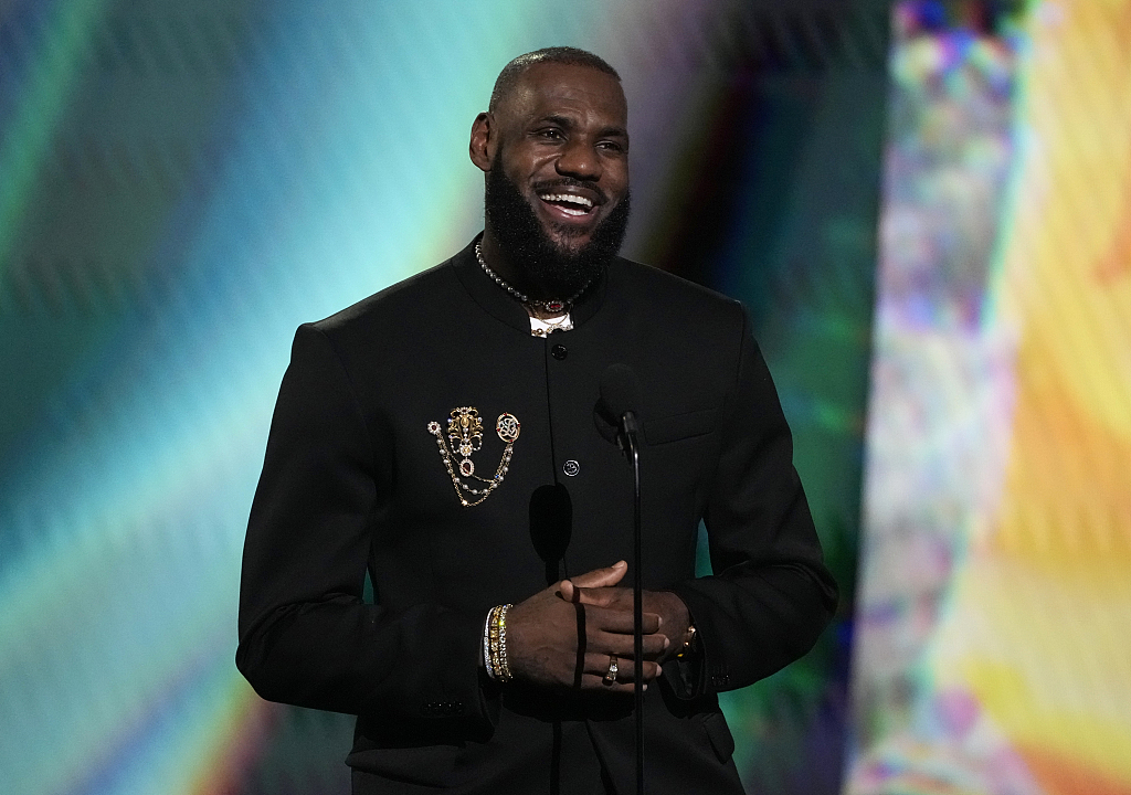 LeBron James of the Los Angeles Lakers speaks after winning the award for best record-breaking performance at the ESPY awards ceremony at the Dolby Theatre in Los Angeles, U.S., July 12, 2023. /CFP