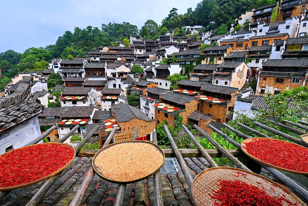 Huangling Village in Jiangxi Province is a bustling rural attraction. /CFP
