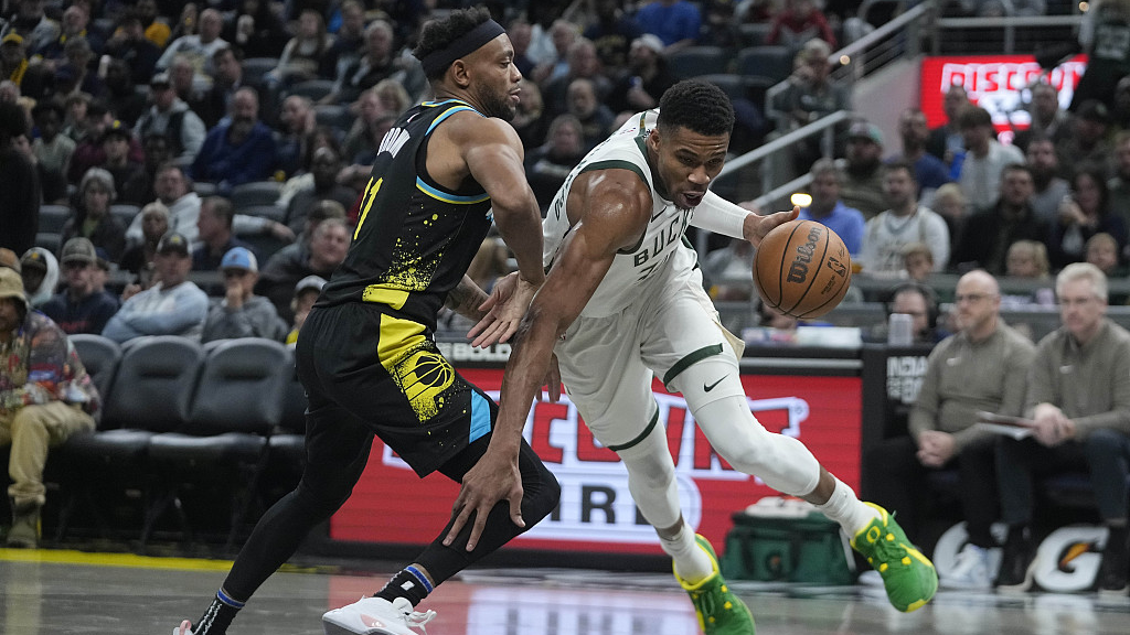 Milwaukee Bucks' Giannis Antetokounmpo (R) goes to the basket against Indiana Pacers' Bruce Brown during an NBA match in Indianapolis, U.S., November 9, 2023. /CFP