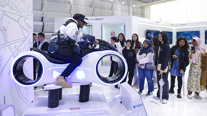 China Telecom's VR motorcycle based on 5G network to create VR virtual motorcycle experience game, Wuzhen, Zhejiang, November 9, 2023. /CFP 