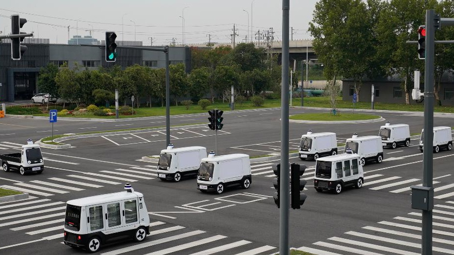 A photo shows driverless delivery vehicles during a road test at Neolix Technologies in Beijing, China, August 2022. /Xinhua