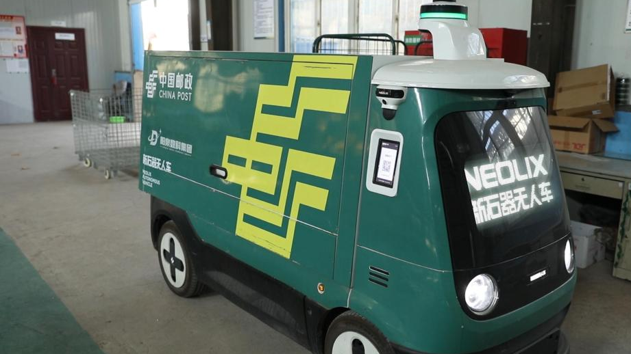 A Neolix driverless delivery vehicle at a delivery station in Yangquan City, north China's Shanxi Province, November 2, 2023. /Xinhua